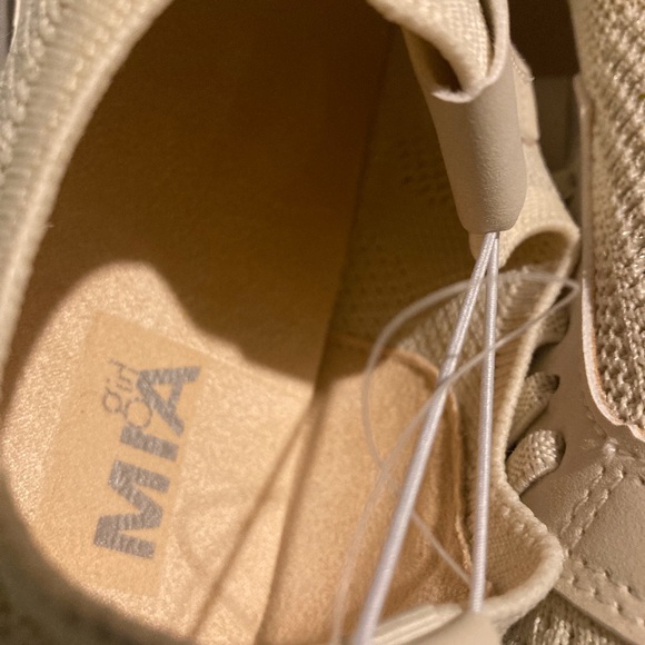 Mia girl Cream Sneakers - Picture 5 of 10
